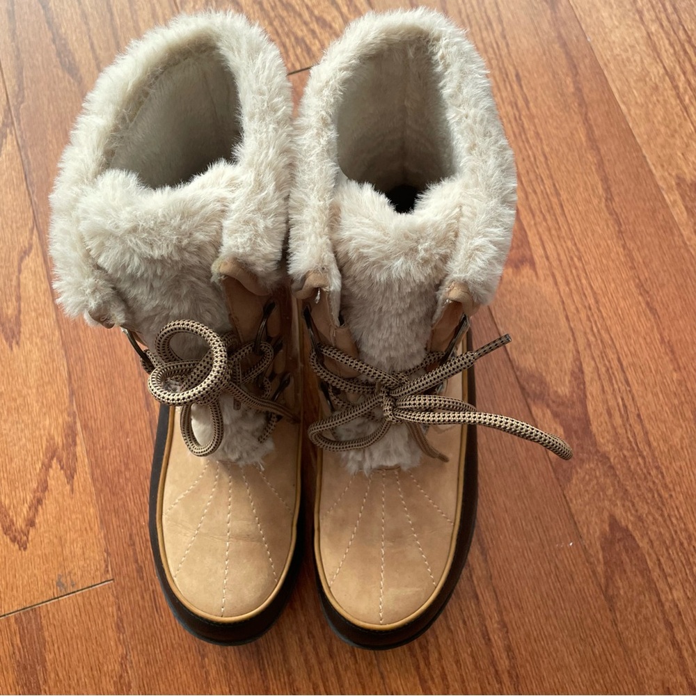 Women's Tan Fur-Lined Boots brand new